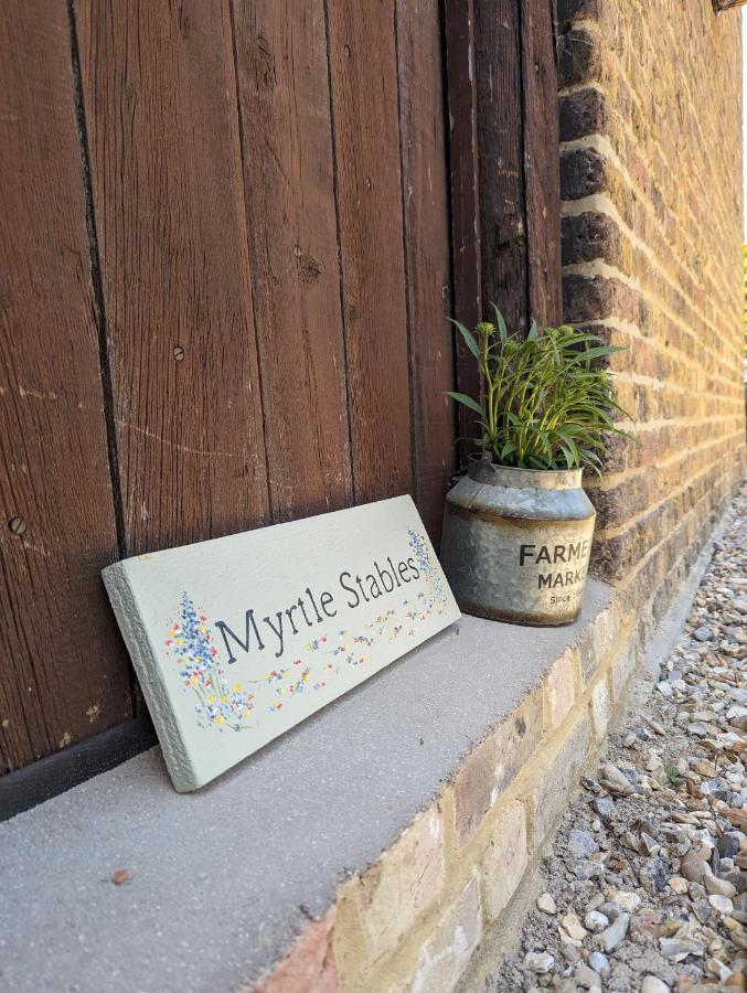 Myrtle Stables - Converted, Self-Contained, Countryside Hernhill 外观 照片