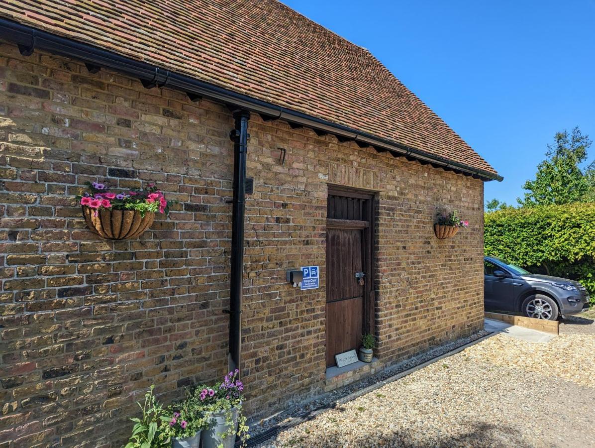 Myrtle Stables - Converted, Self-Contained, Countryside Hernhill 外观 照片